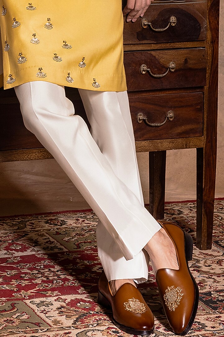 Yellow Cotton Silk Embroidered Kurta Set by Amrit Dawani at Pernia's Pop Up Shop