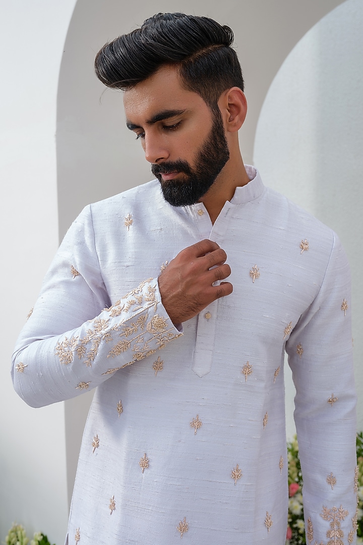 Light Purple Raw Silk Hand Embroidered Kurta Set by Amrit Dawani at Pernia's Pop Up Shop
