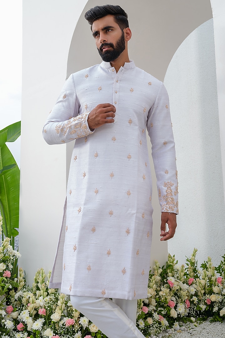 Light Purple Raw Silk Hand Embroidered Kurta Set by Amrit Dawani at Pernia's Pop Up Shop