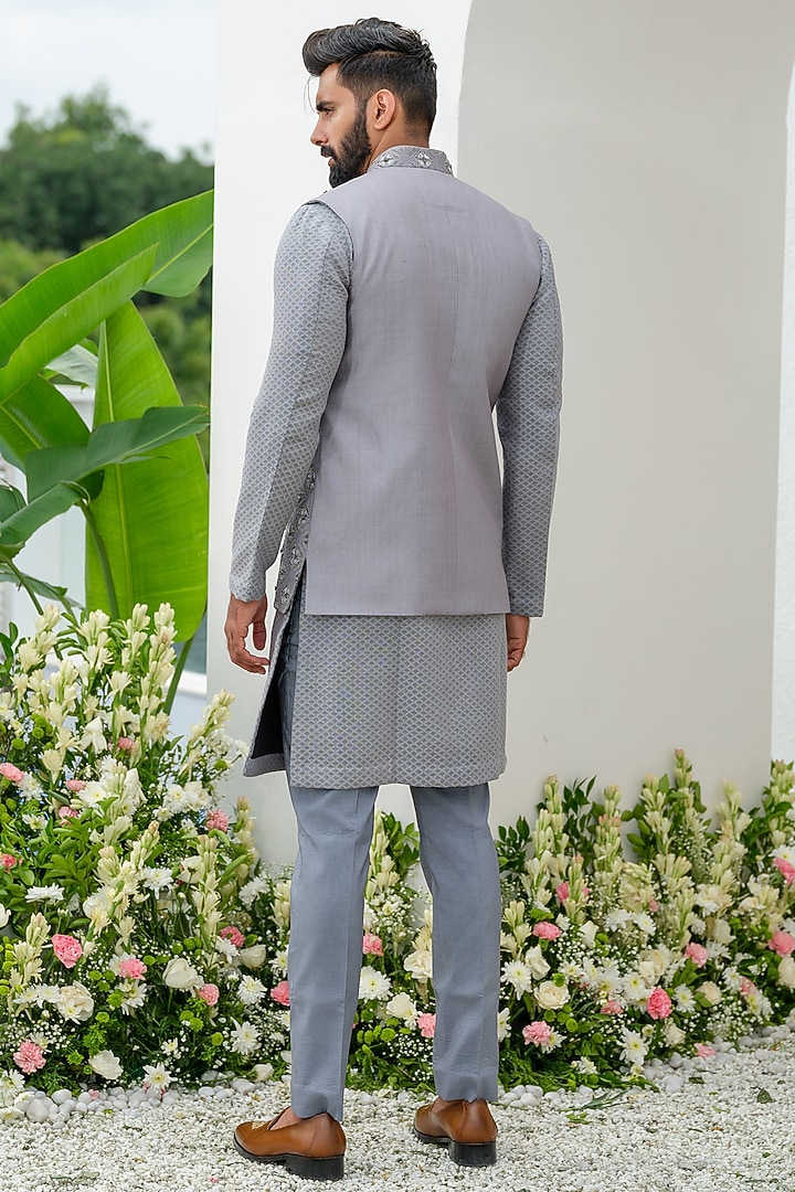 Grey Staple Cotton Hand Embroidered Bundi Jacket Set by Amrit Dawani at Pernia's Pop Up Shop