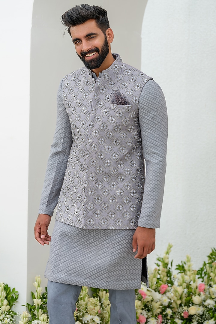 Grey Staple Cotton Hand Embroidered Bundi Jacket Set by Amrit Dawani at Pernia's Pop Up Shop