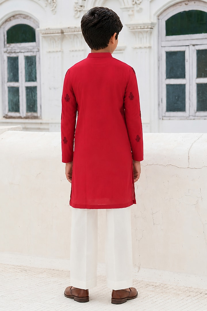 Red Cotton Silk Blend Embroidered Kurta Set For Boys by Amrit Dawani Kids at Pernia's Pop Up Shop