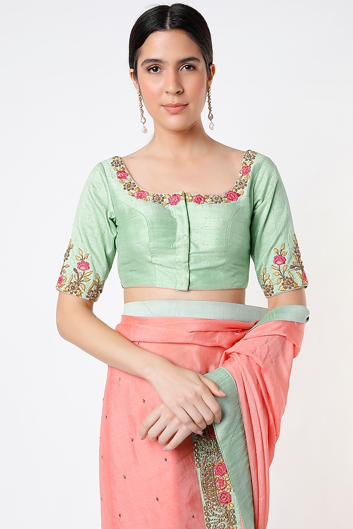Peach Embroidered Wedding Saree Set by Architha Narayanam at Pernia's Pop Up Shop