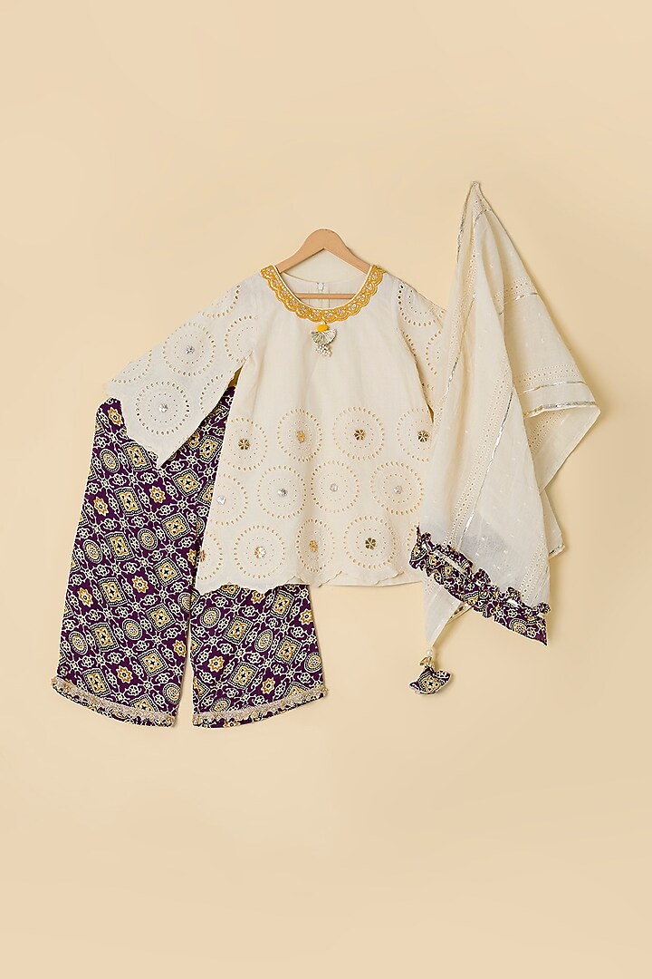 White Cotton Embroidered Kurta Set For Girls by ATIJAH at Pernia's Pop Up Shop