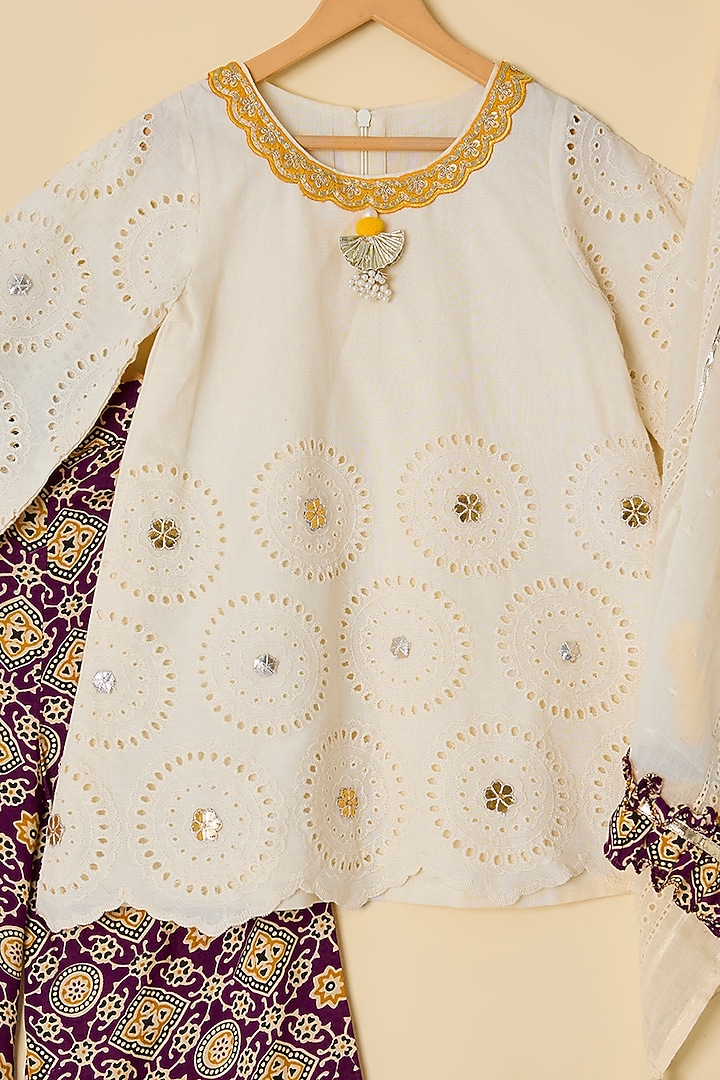 White Cotton Embroidered Kurta Set For Girls by ATIJAH at Pernia's Pop Up Shop