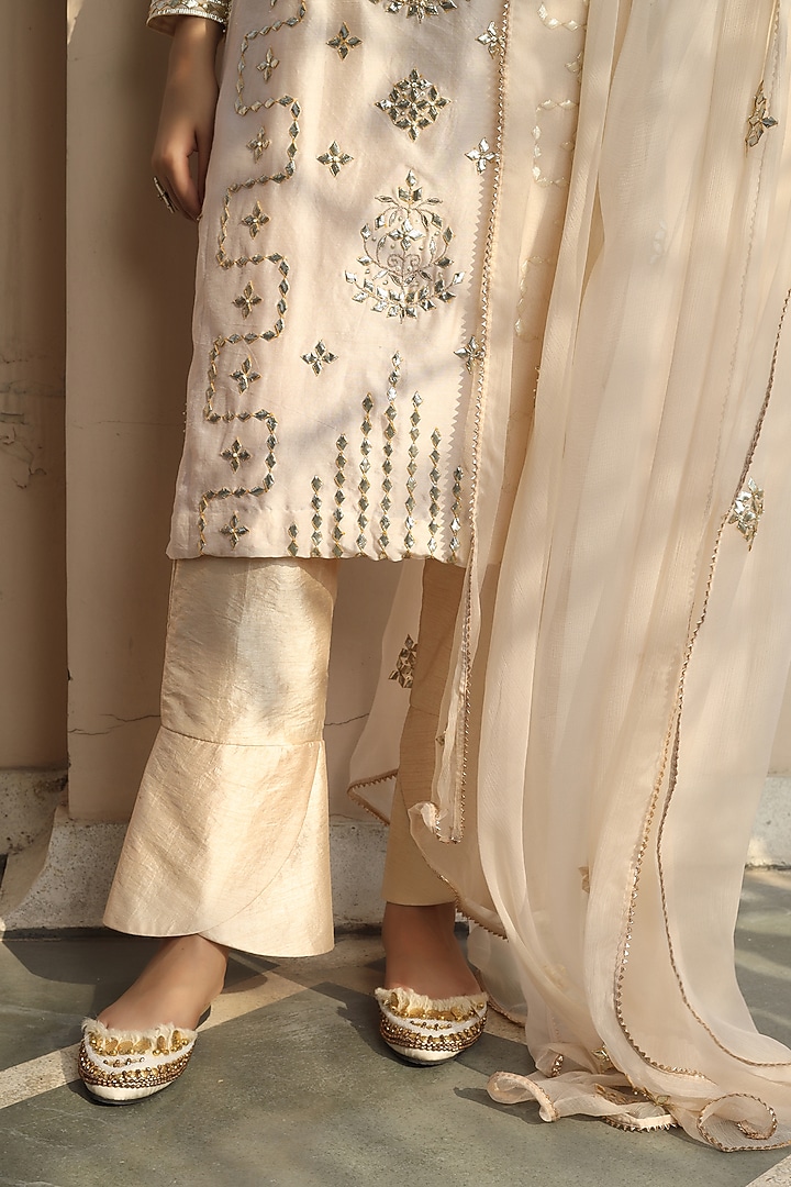 Off-White Gota Embroidered Kurta Set by Atman at Pernia's Pop Up Shop