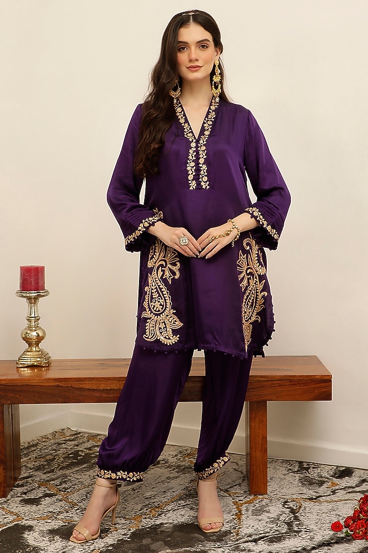 Deep Purple Modal Satin Kashmiri Tilla Embroidered Kurta Set by A Touch Of Zari at Pernia's Pop Up Shop