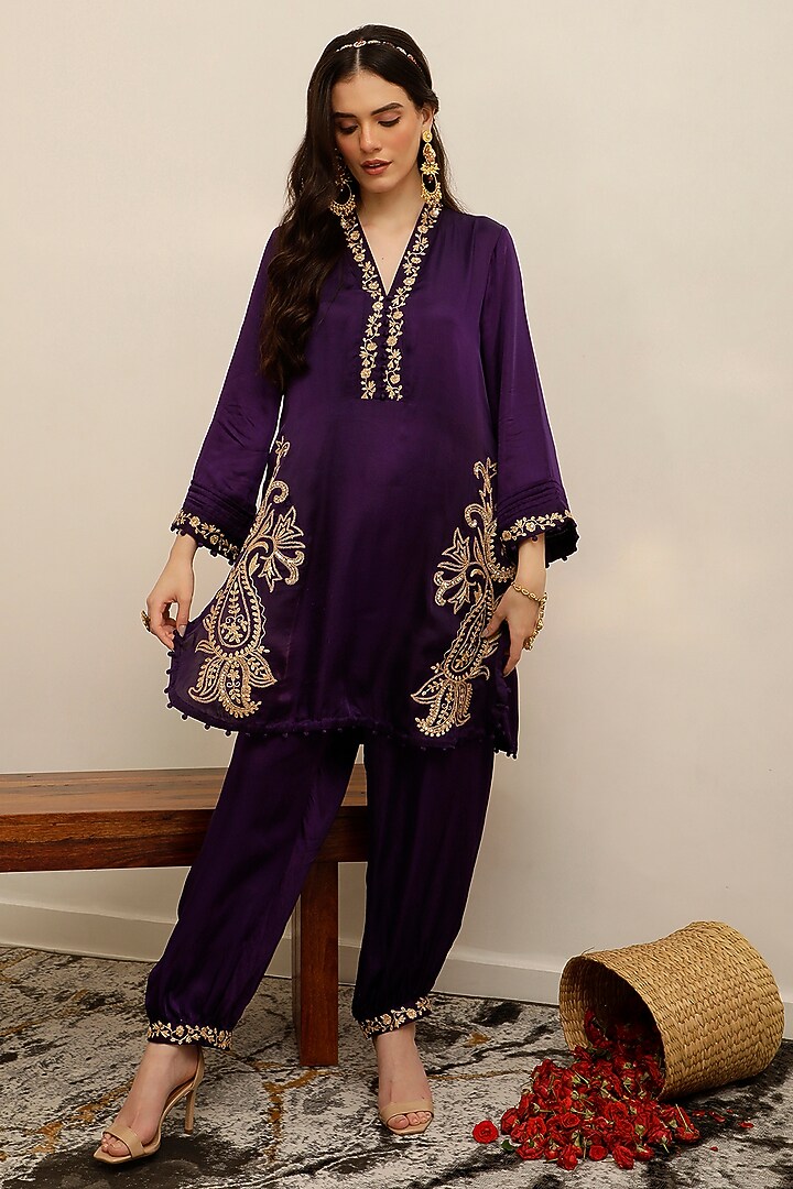 Deep Purple Modal Satin Kashmiri Tilla Embroidered Kurta Set by A Touch Of Zari at Pernia's Pop Up Shop