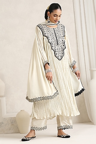 Ivory White Bemberg Silk & Satin Crepe Zari Embroidered Kurta Set by A Touch Of Zari