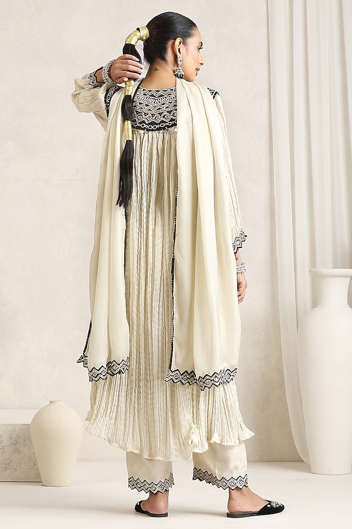 Ivory White Bemberg Silk & Satin Crepe Zari Embroidered Kurta Set by A Touch Of Zari at Pernia's Pop Up Shop