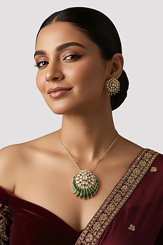 Gold Finish Kundan Polki & Green Stone Pendant Necklace In Sterling Silver by Auraa Trends Silver Jewellery
