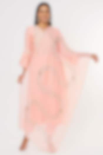 Pink Embroidered Kurta Set by Aura Kreations at Pernia's Pop Up Shop