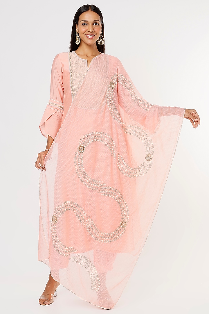 Pink Embroidered Kurta Set by Aura Kreations at Pernia's Pop Up Shop