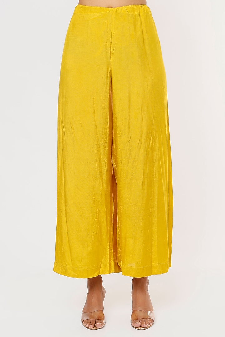 Yellow Chanderi Embroidered Kurta Set by Aura Kreations at Pernia's Pop Up Shop