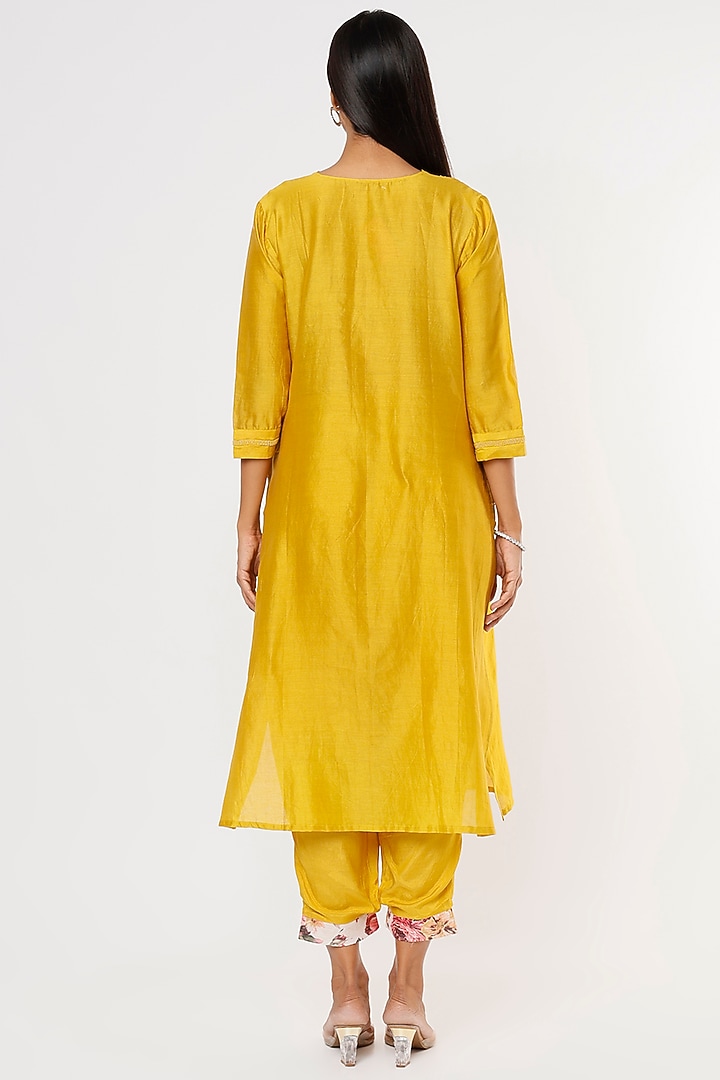 Yellow Hand Embroidered Kurta Set by Aura Kreations at Pernia's Pop Up Shop