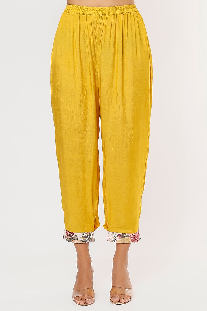 Yellow Hand Embroidered Kurta Set by Aura Kreations at Pernia's Pop Up Shop