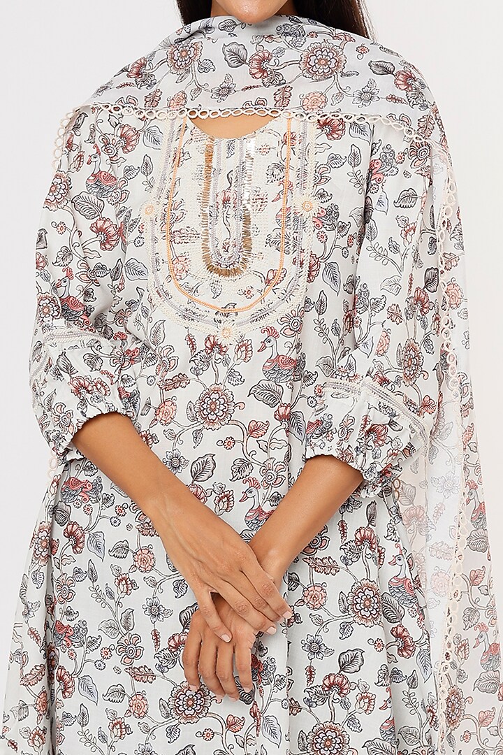 Off-White Hand Embroidered Kurta by Aura Kreations at Pernia's Pop Up Shop