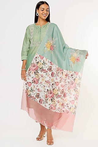 Green Hand Embroidered Kurta Set by Aura Kreations