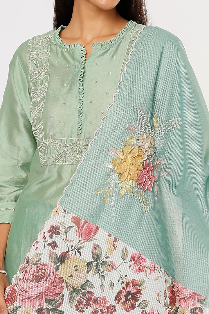 Green Hand Embroidered Kurta Set by Aura Kreations at Pernia's Pop Up Shop