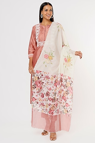Pink Hand Embroidered Kurta Set by Aura Kreations