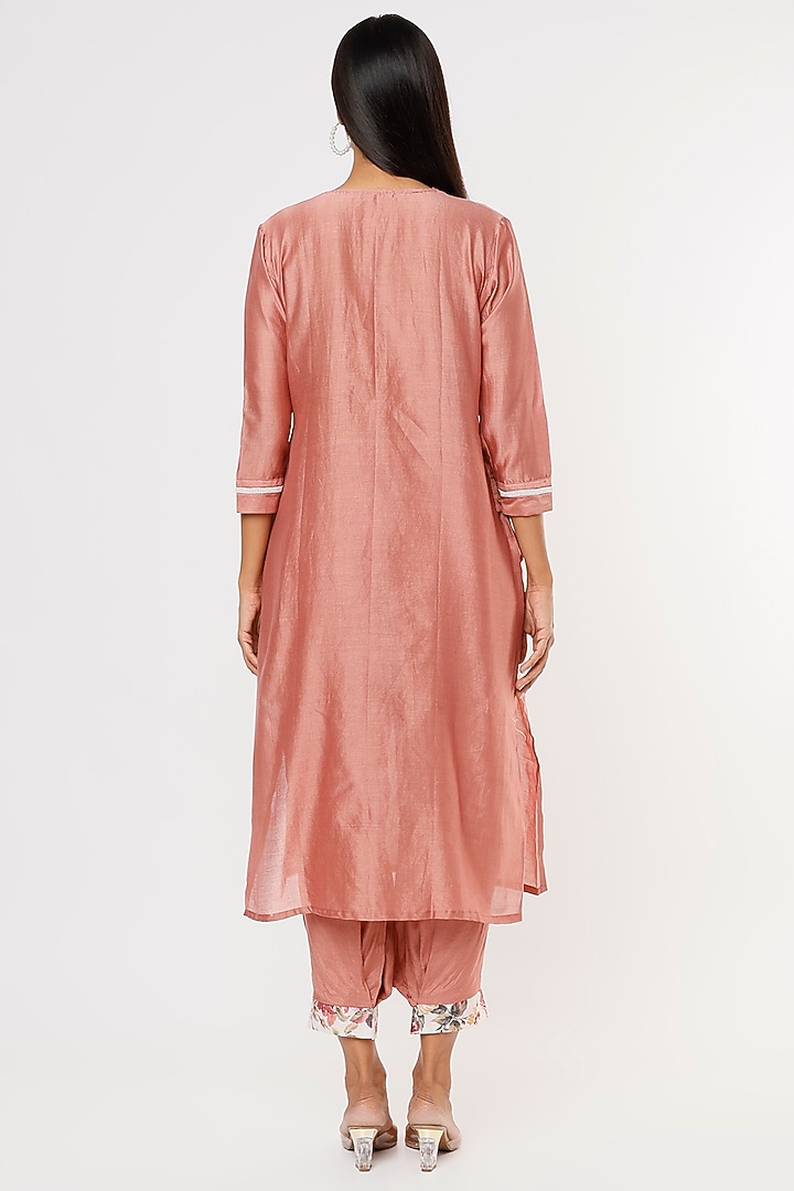 Pink Hand Embroidered Kurta Set by Aura Kreations at Pernia's Pop Up Shop