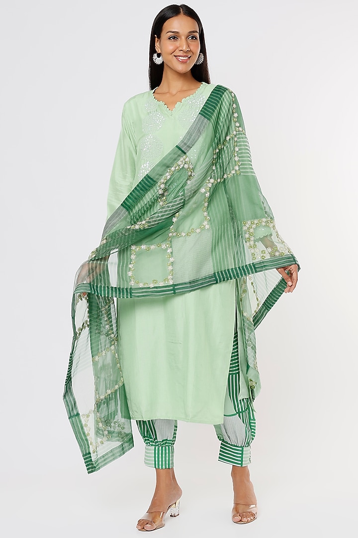 Green Hand Embroidered Kurta Set by Aura Kreations at Pernia's Pop Up Shop