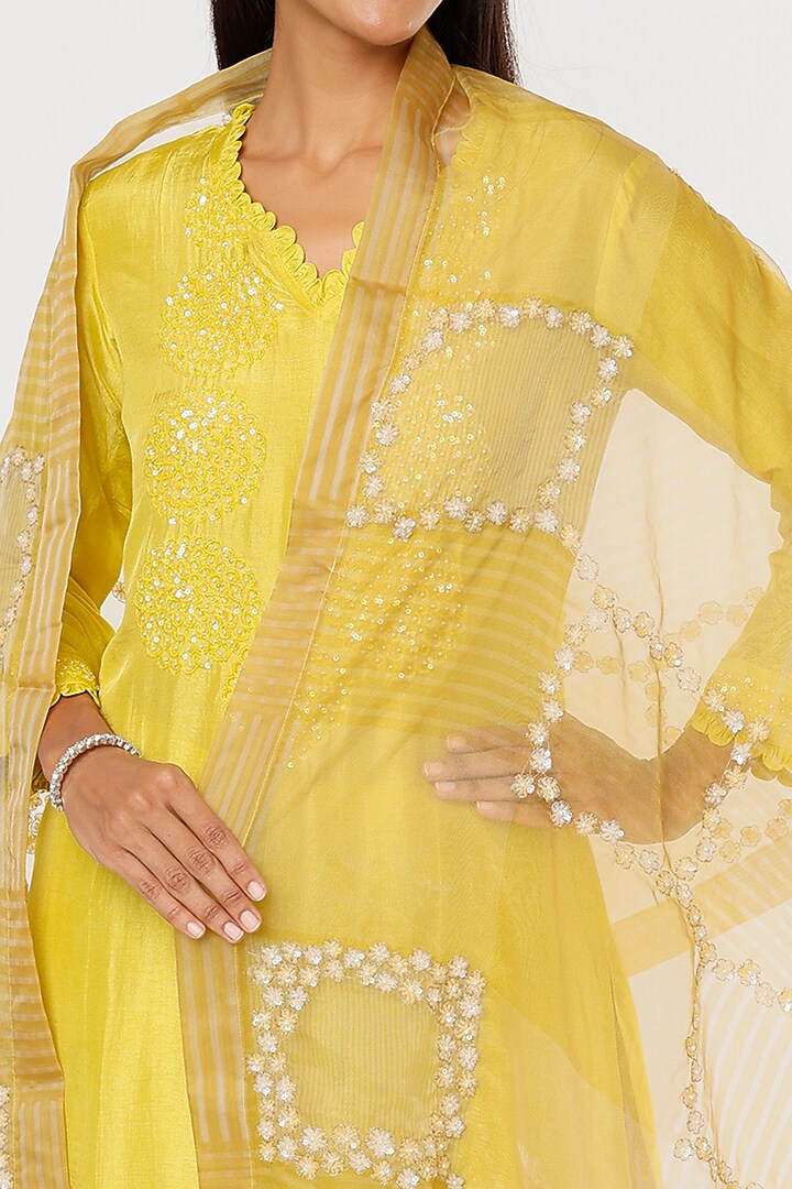 Yellow Hand Embroidered Kurta Set by Aura Kreations at Pernia's Pop Up Shop