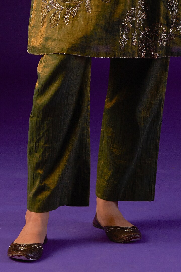 Dark Green Cotton Silk Embellished Kurta Set by AURUL at Pernia's Pop Up Shop