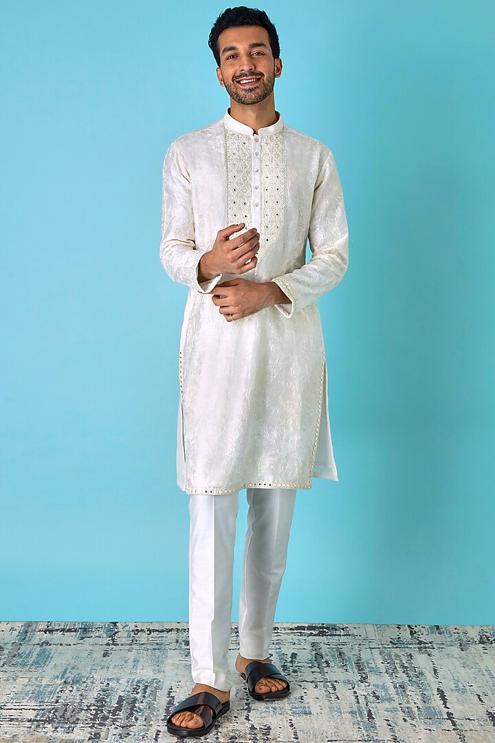 Off-White Chanderi Silk Resham Embroidered Kurta Set by ASUKA at Pernia's Pop Up Shop