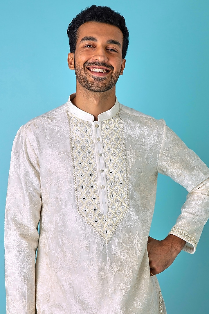 Off-White Chanderi Silk Resham Embroidered Kurta Set by ASUKA at Pernia's Pop Up Shop