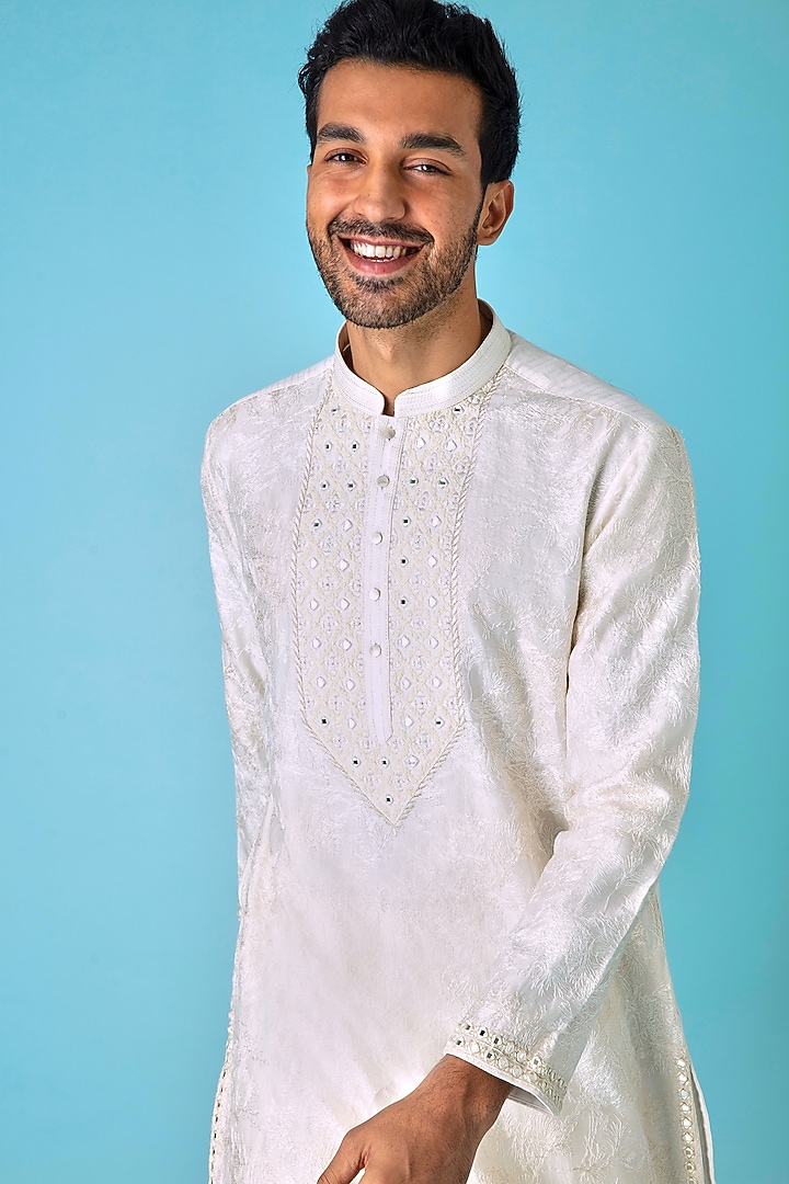 Off-White Chanderi Silk Resham Embroidered Kurta Set by ASUKA at Pernia's Pop Up Shop