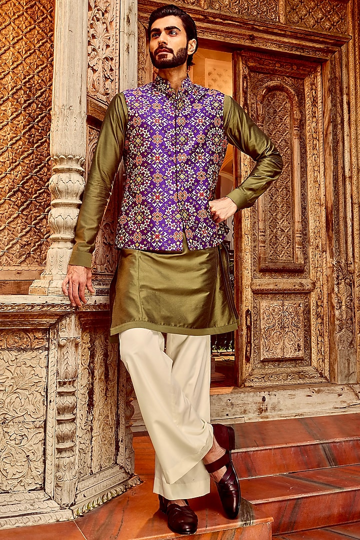 Purple Raw Silk Resham Embroidered Bundi Jacket Set by ASUKA at Pernia's Pop Up Shop