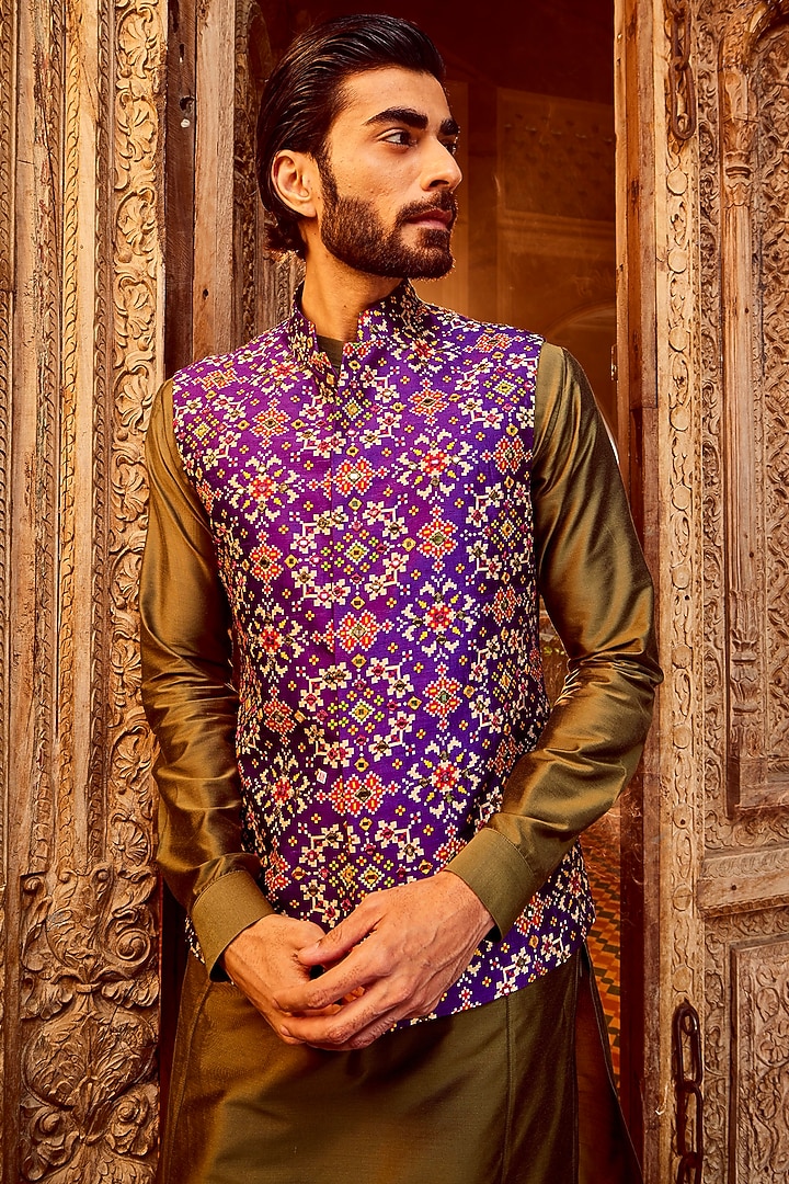 Purple Raw Silk Resham Embroidered Bundi Jacket Set by ASUKA at Pernia's Pop Up Shop