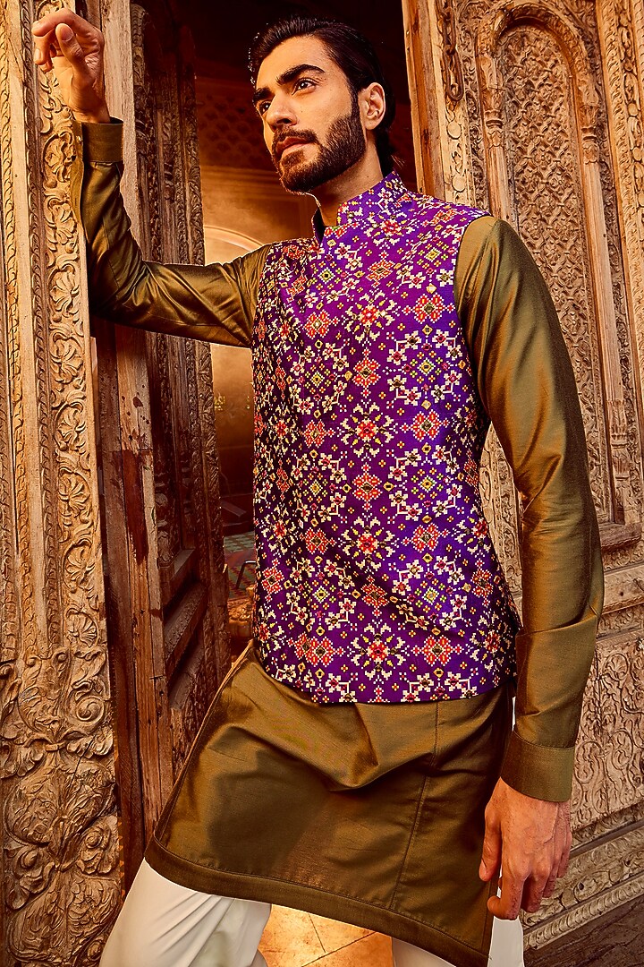 Purple Raw Silk Resham Embroidered Bundi Jacket Set by ASUKA at Pernia's Pop Up Shop