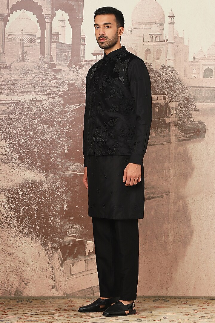 Black Velvet Cutdana Embroidered Bundi Jacket Set by ASUKA at Pernia's Pop Up Shop