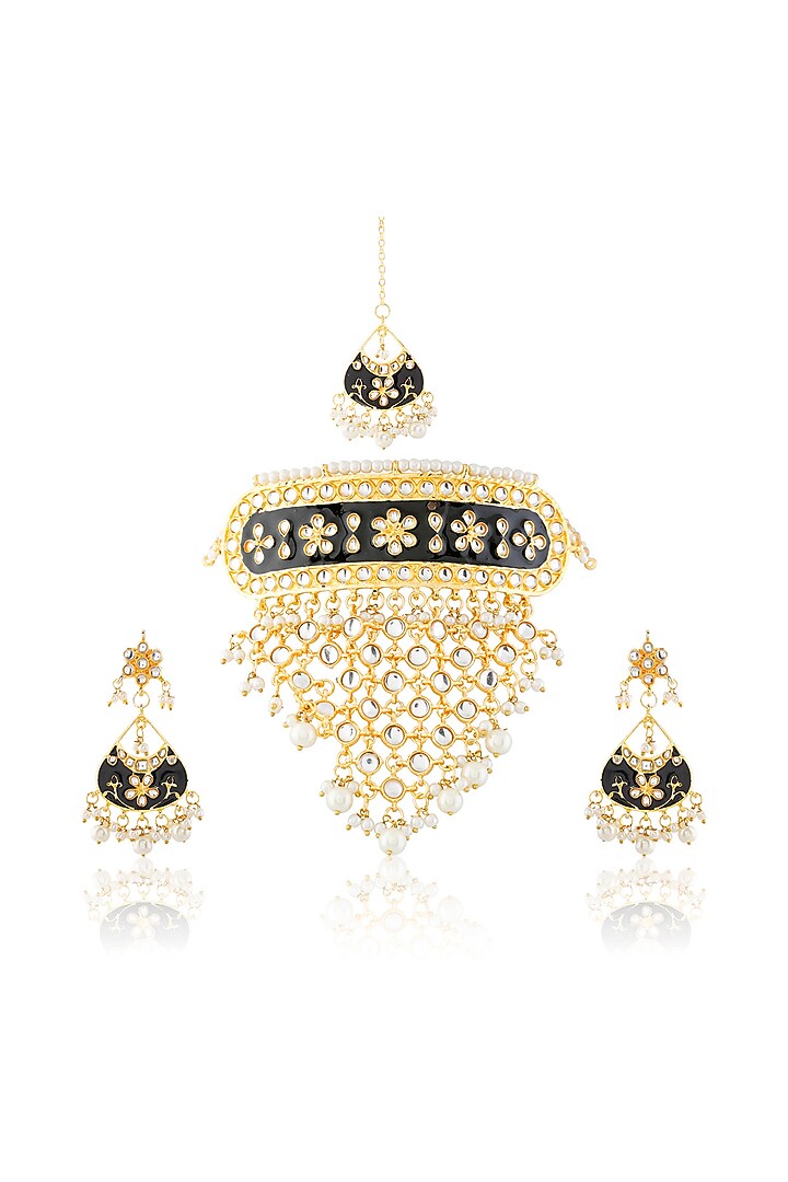 Gold Finish Necklace Set With Maang Tikka by Aura Trends at Pernia's Pop Up Shop