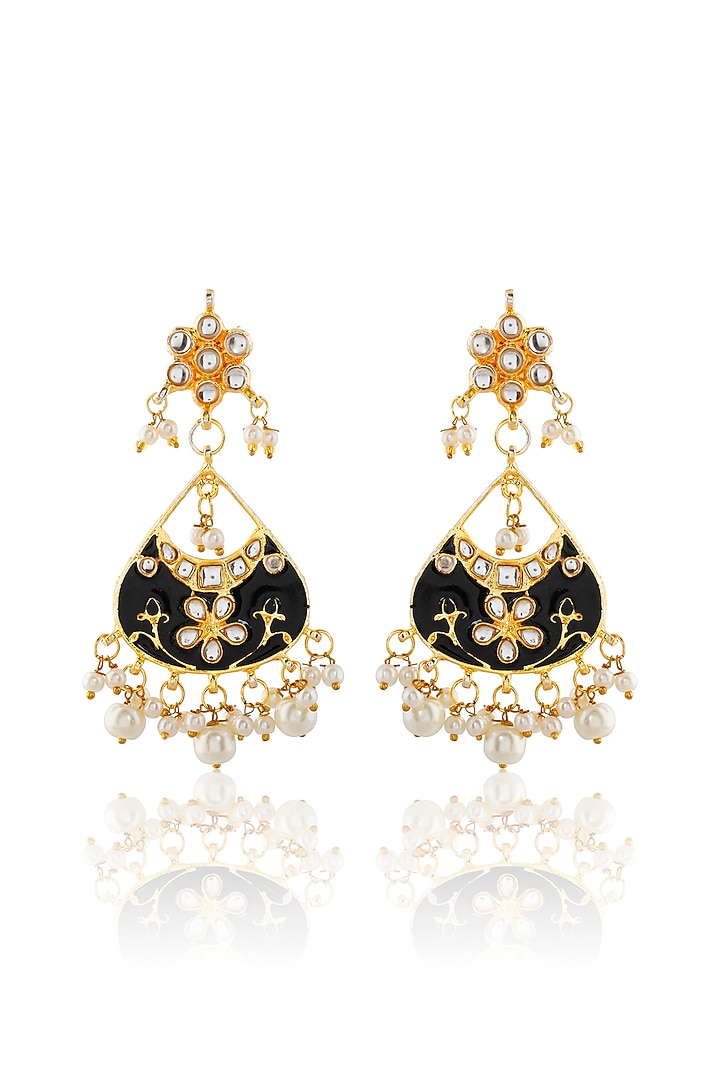 Gold Finish Necklace Set With Maang Tikka by Aura Trends at Pernia's Pop Up Shop