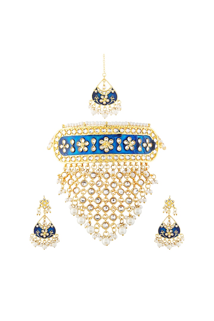 Gold Finish Kundan Necklace Set With Maang Tikka by Aura Trends at Pernia's Pop Up Shop