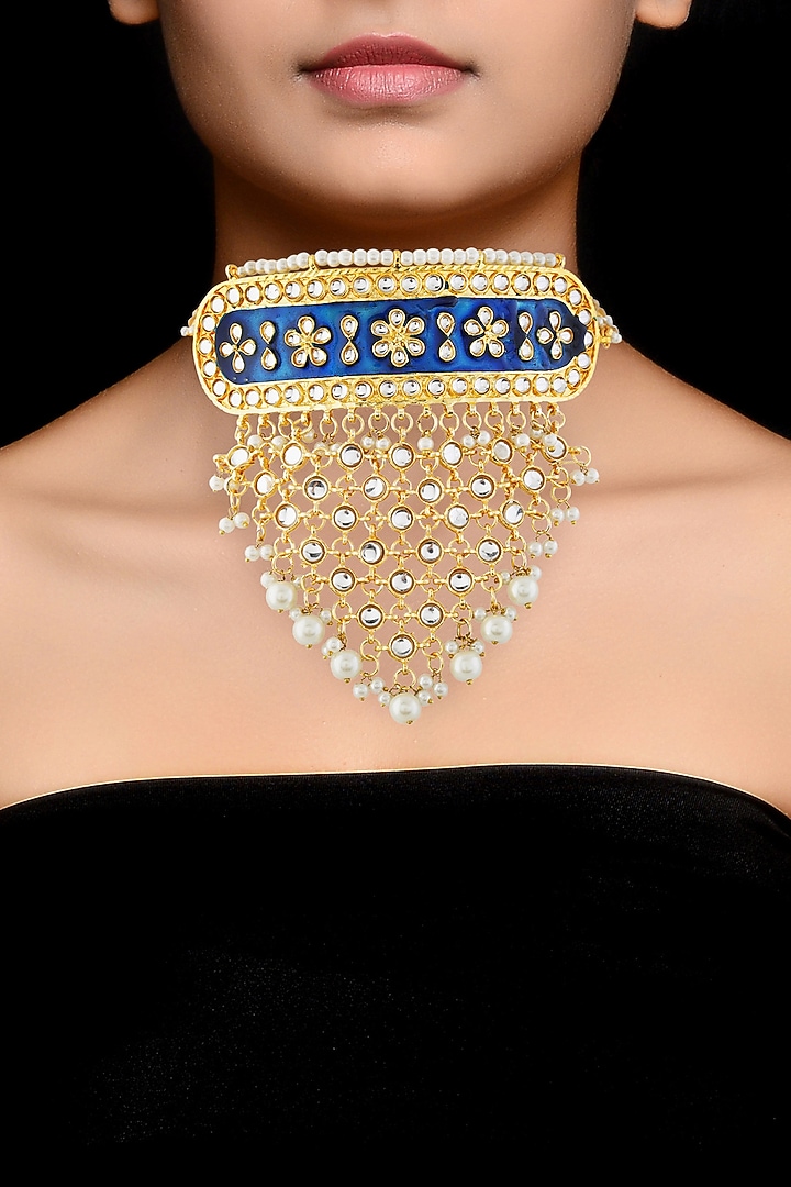 Gold Finish Kundan Necklace Set With Maang Tikka by Aura Trends at Pernia's Pop Up Shop