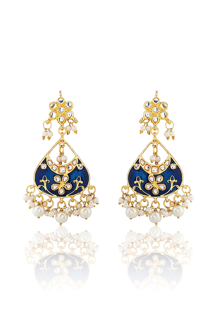 Gold Finish Kundan Necklace Set With Maang Tikka by Aura Trends at Pernia's Pop Up Shop