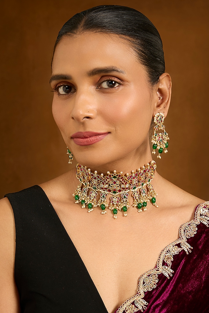 Gold Finish Emerald Green Kundan Polki Choker Necklace Set by Aura Trends at Pernia's Pop Up Shop