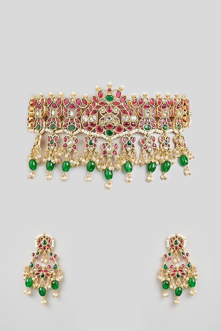 Gold Finish Emerald Green Kundan Polki Choker Necklace Set by Aura Trends at Pernia's Pop Up Shop