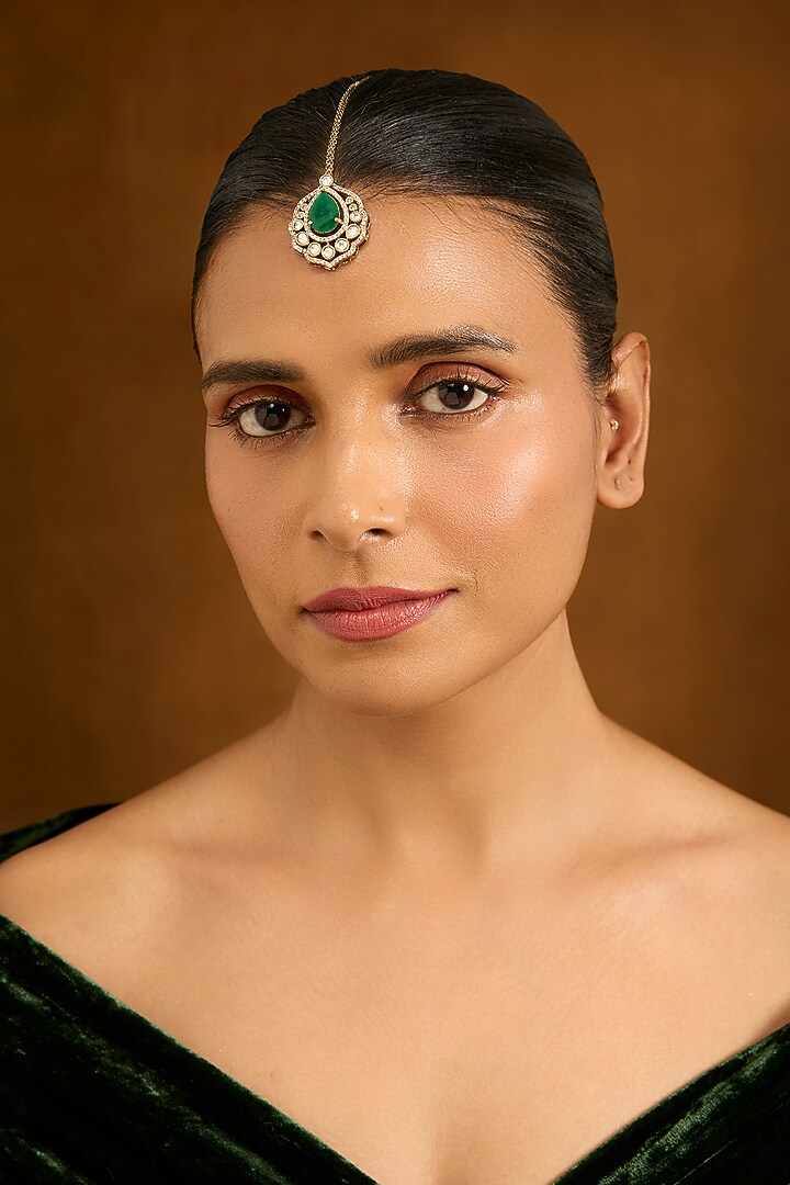 Gold Finish Kundan Polki & Green Gemstone Maangtikka by Auraa Trends at Pernia's Pop Up Shop