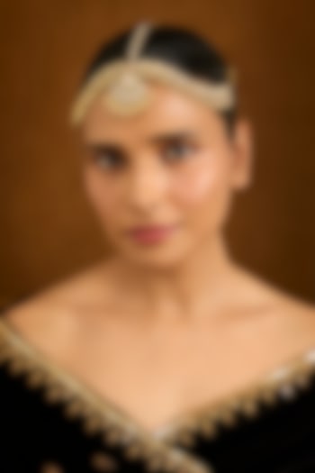 Gold Finish Kundan Polki Mathapatti by Auraa Trends at Pernia's Pop Up Shop