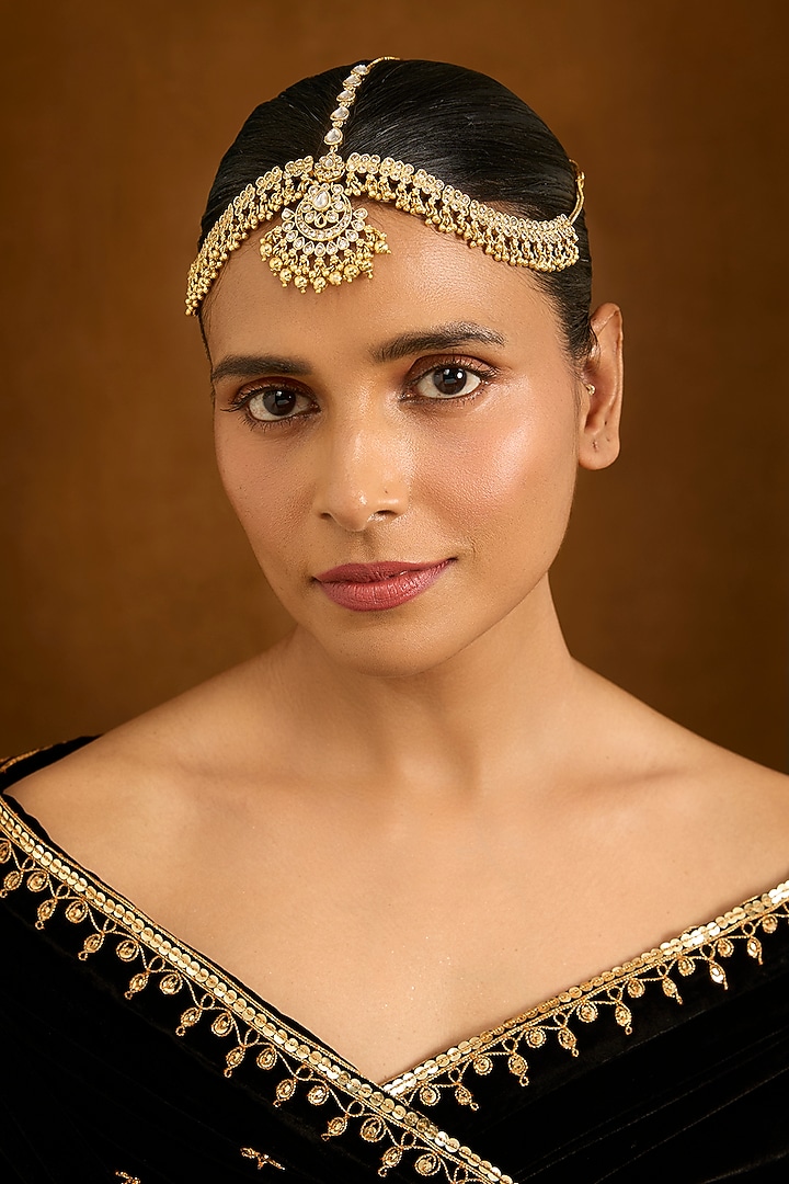 Gold Finish Kundan Polki Mathapatti by Auraa Trends at Pernia's Pop Up Shop