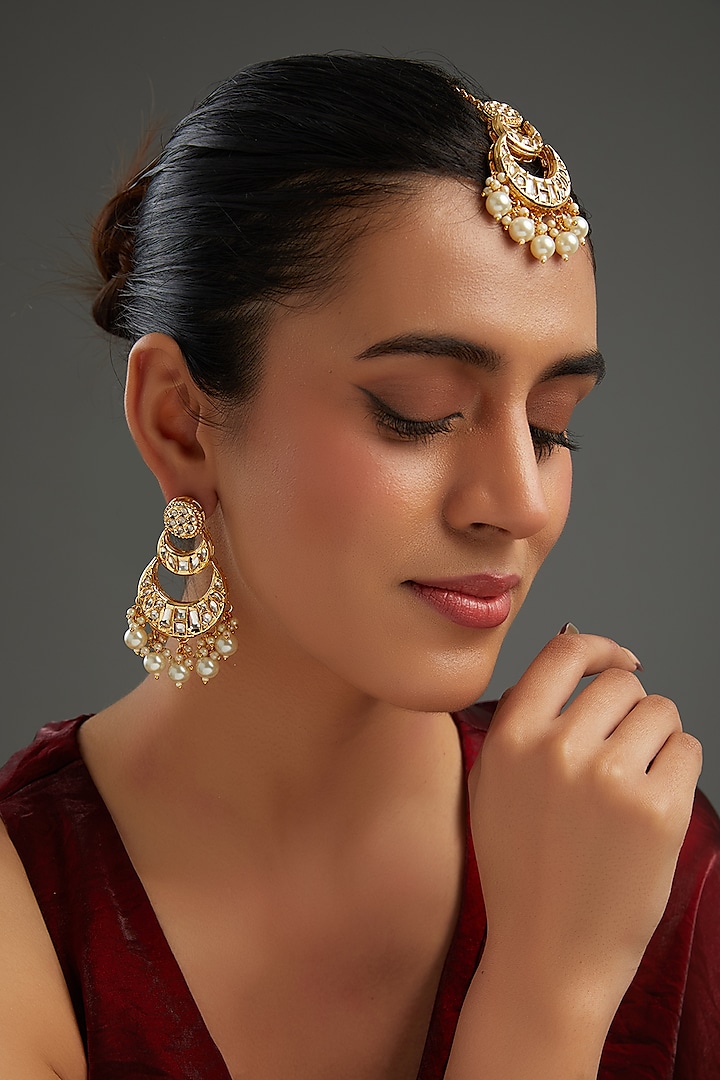 Gold Plated White Kundan Polki Chandbali Earrings With Maangtikka by Auraa Trends