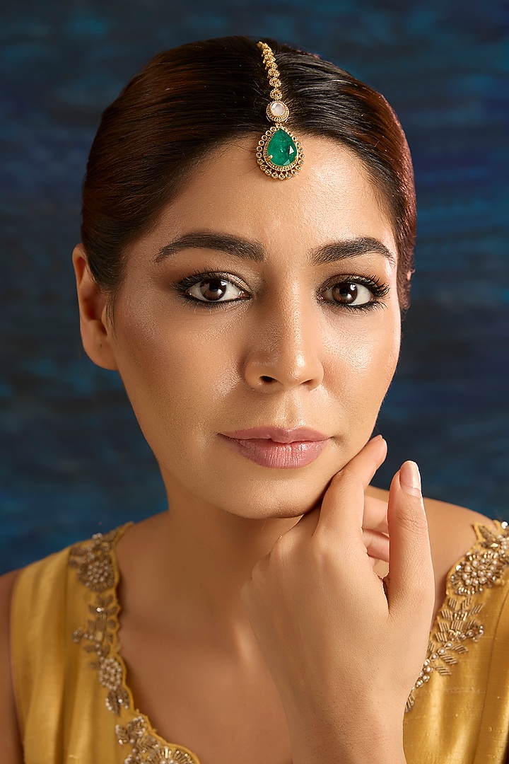 Gold Finish Green Onyx Maangtikka by Auraa Trends at Pernia's Pop Up Shop