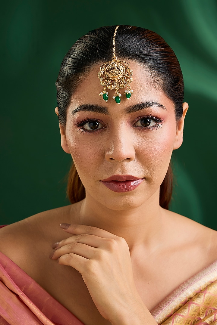 Gold Finish Kundan Polki & Green Stone Maangtikka by Auraa Trends at Pernia's Pop Up Shop