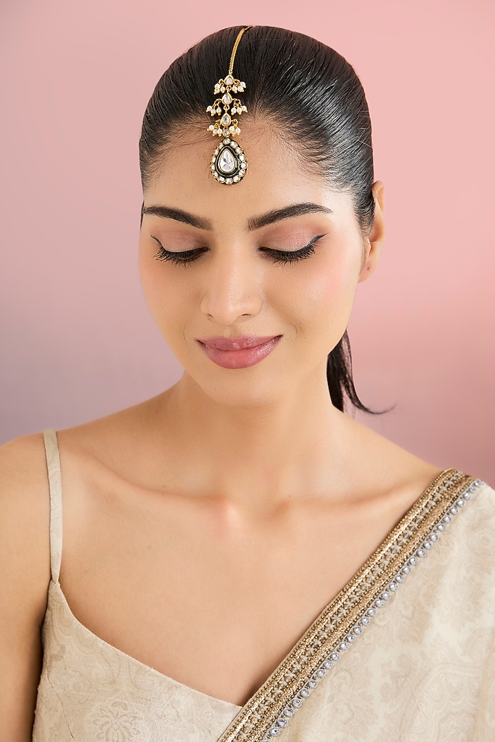 Gold Finish Green Kundan Polki Maangtikka by Auraa Trends at Pernia's Pop Up Shop