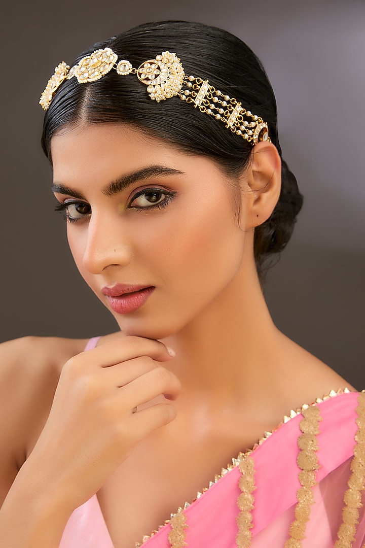 Gold Finish Kundan Polki Mathapatti by Aura Trends at Pernia's Pop Up Shop